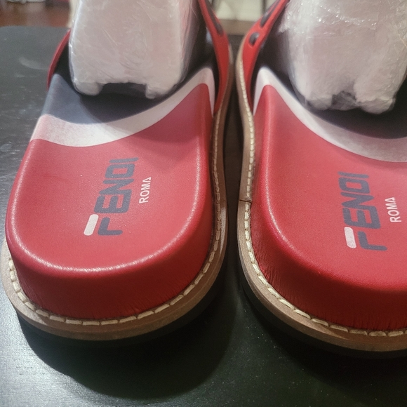 FENDI SLIDES - Picture 5 of 8